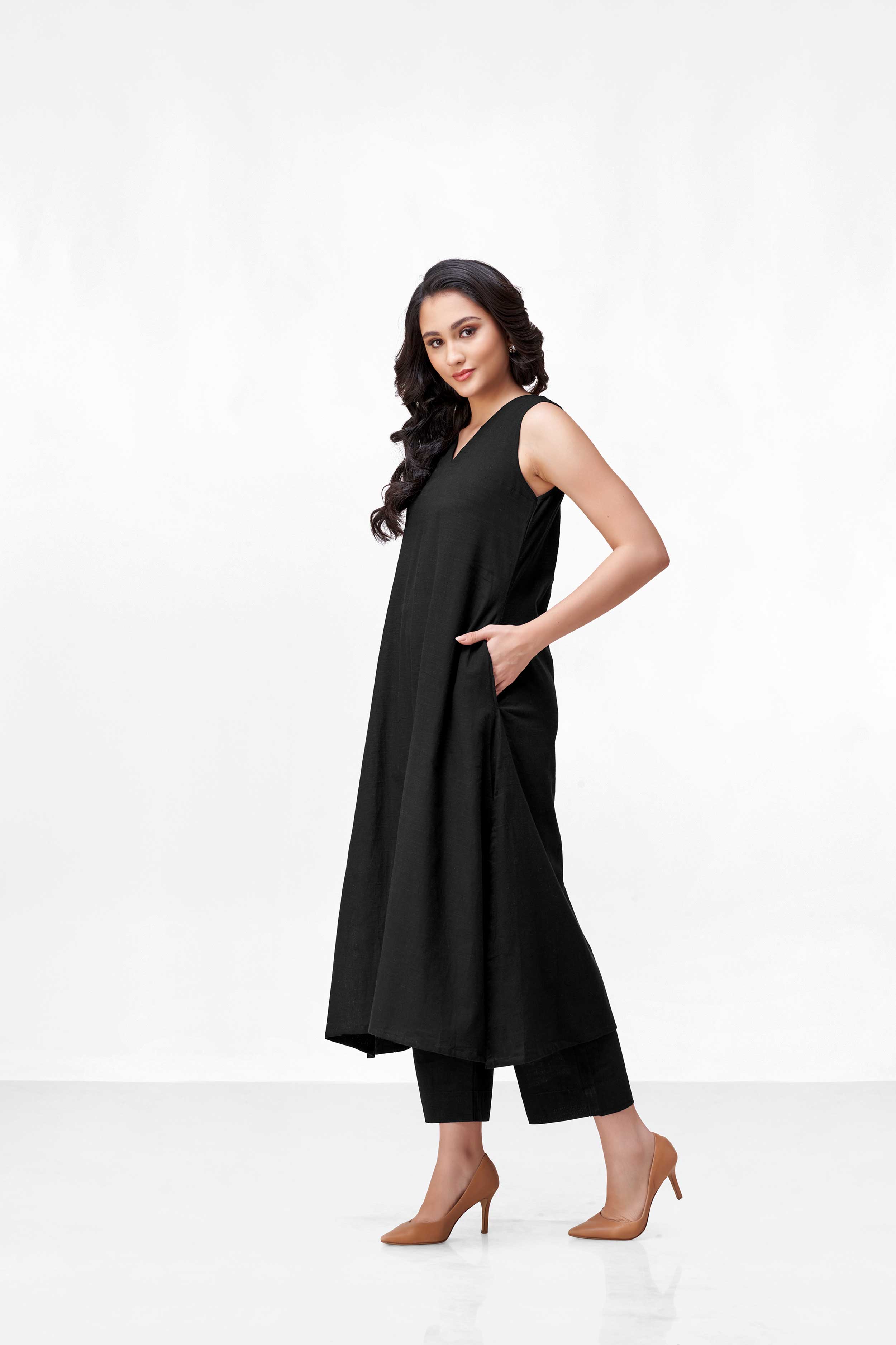 VEDA BLACK KURTA SET