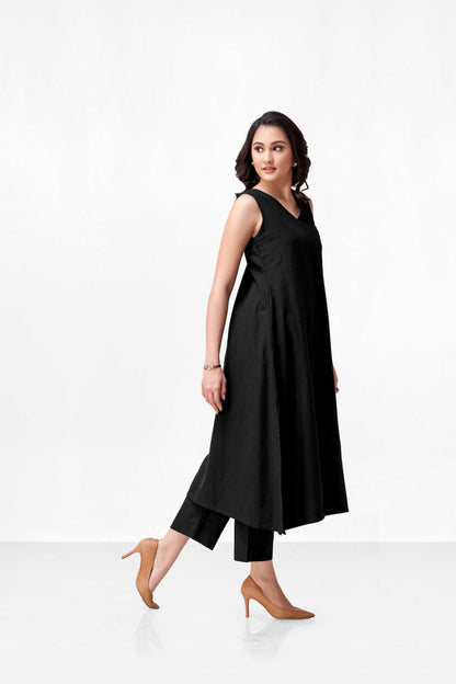 VEDA BLACK KURTA SET